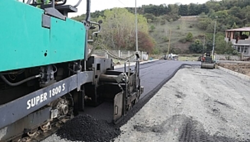 İlkadım'dan Konforlu Ulaşım İçin Sıcak Asfalt Atağı