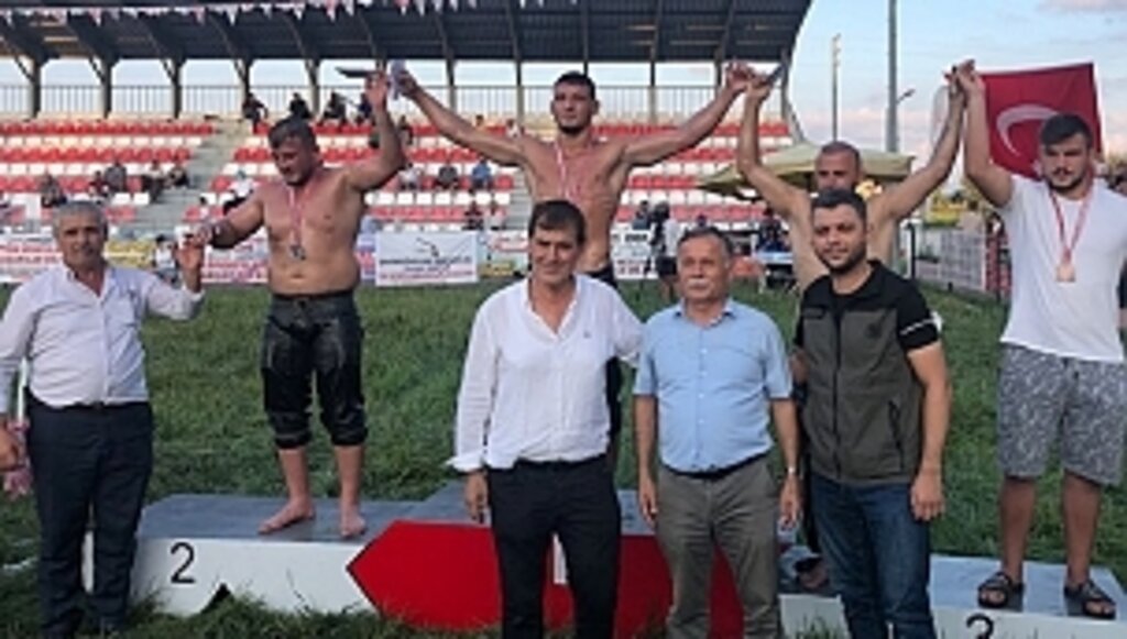 İlkadım Güreş Takımı Alaçam Güreşlerini 1 Altın 4 Bronz Madalya İle Tamamladı