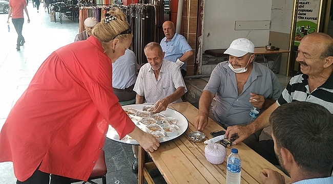 Tekkeköy'de İyi'ler Aşure Dağıttı