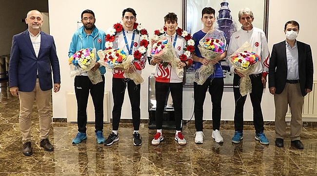 Badminton Şampiyonası'ndan Madalya İle Döndüler