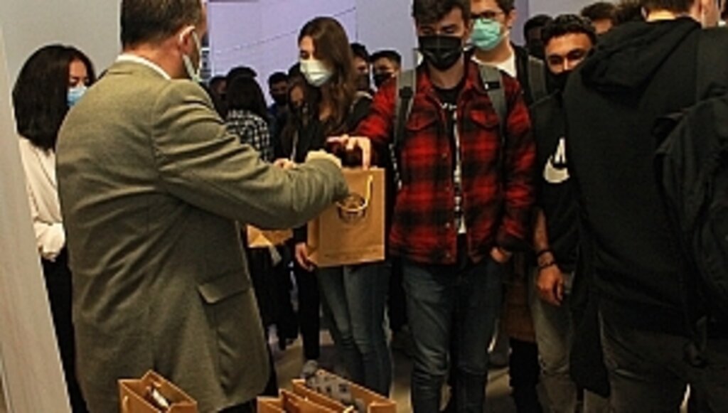 Öğrencilere Hoş geldin Hediyesi!...