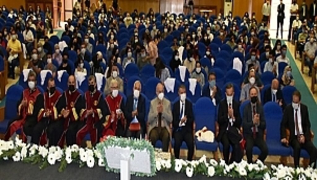 OMÜ Tıp Fakültesi 2021-2022 Eğitim ve Öğretim Yılı Törenle Açıldı