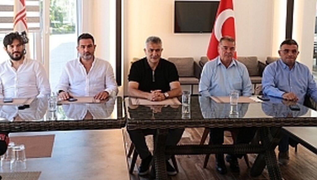 Samsunspor Teknik Direktörü ve Yönetim Kurulundan Açıklama