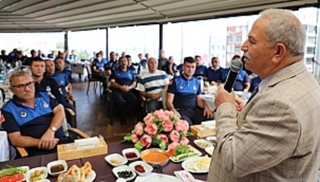 Sizler Bizim Dışa Yansıyan Aynamızsınız