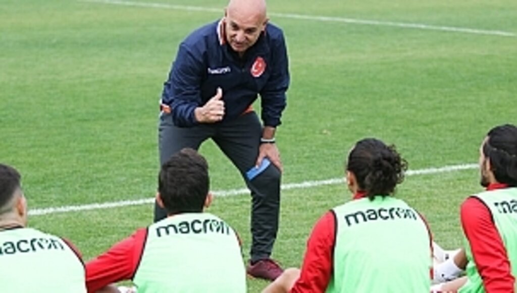 Futbol Akademi Antrenörlerine Seminer