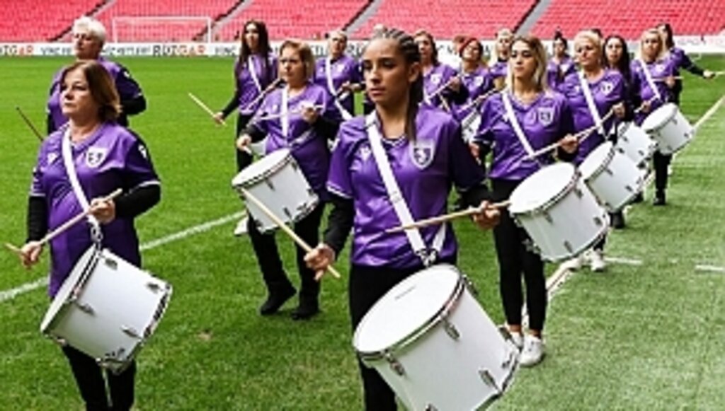 Kadın Bando Takımı Mor Formalarla Statta Yerini Aldı