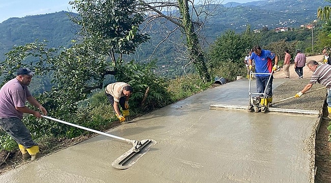 Kırsalda Konforlu Beton Yol Çalışmaları Devam Ediyor