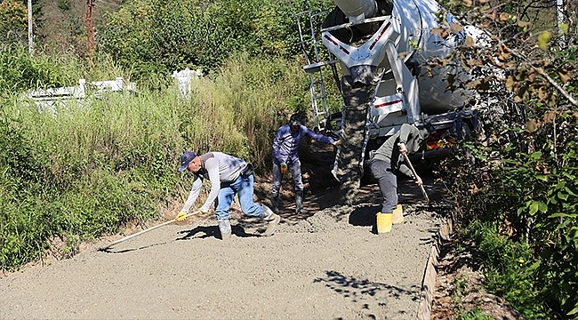 Konforlu Beton Yol Çalışmaları Devam Ediyor