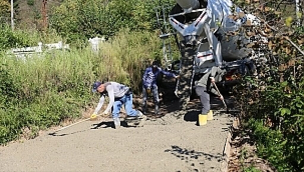 Konforlu Beton Yol Çalışmaları Devam Ediyor