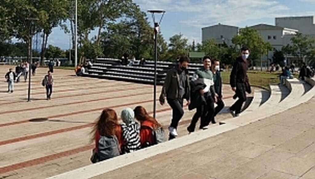 OMÜ'de Yaklaşık İki Yılın Ardından Yüz Yüze Eğitim Başladı