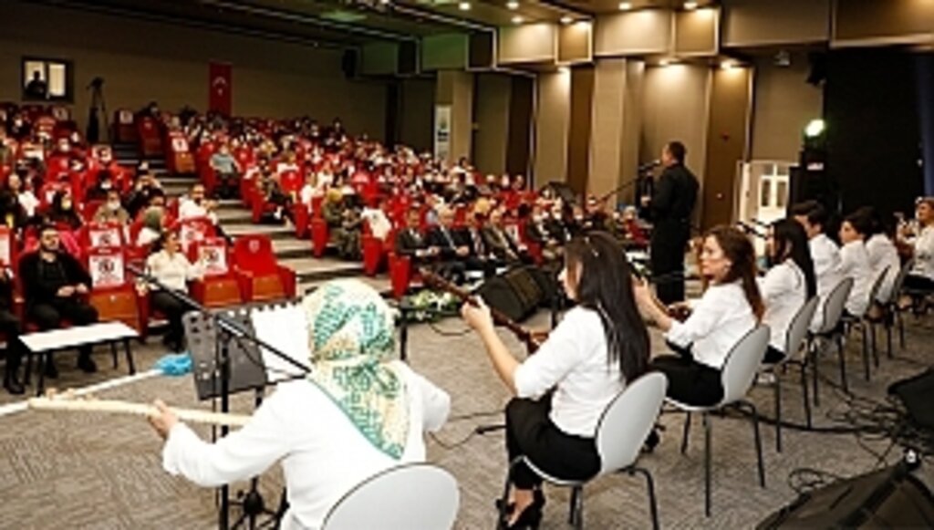 Solistler Geçidi Türkü Severlere Unutulmaz Bir Gece Yaşattı