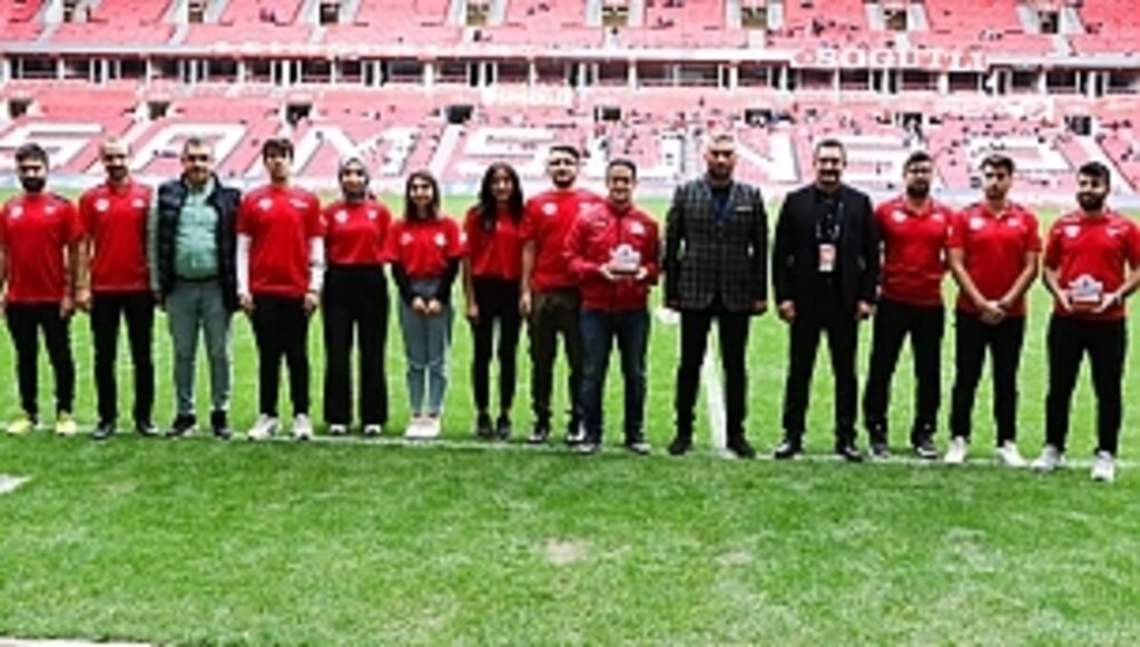 Teknofest Birincileri 19 Mayıs Stadyumun'da