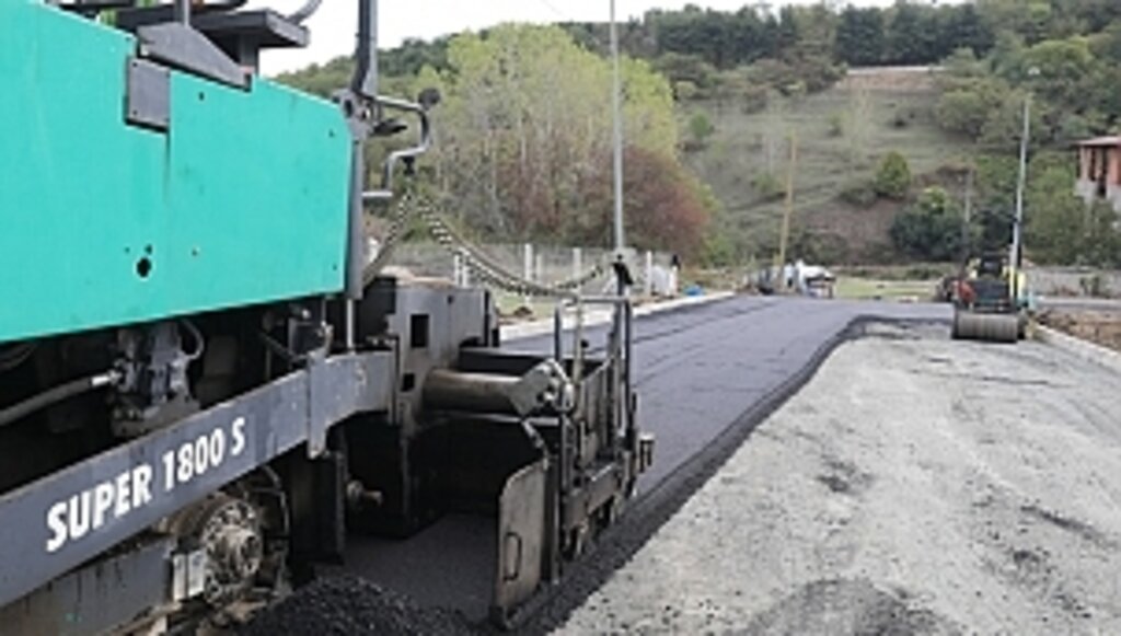 Yollarımıza 2021 Yılı İtibariyle 17 Bin Ton Sıcak Asfalt Döktük