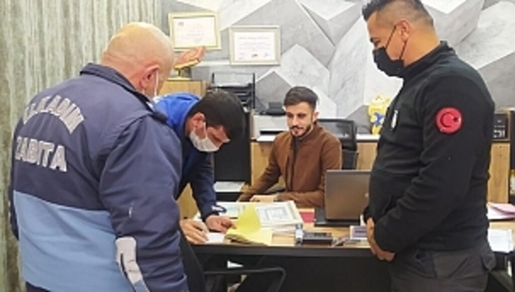 Zabıtayı Görüp Kaçan İşletme Sahipleri Cezadan Kaçamadı