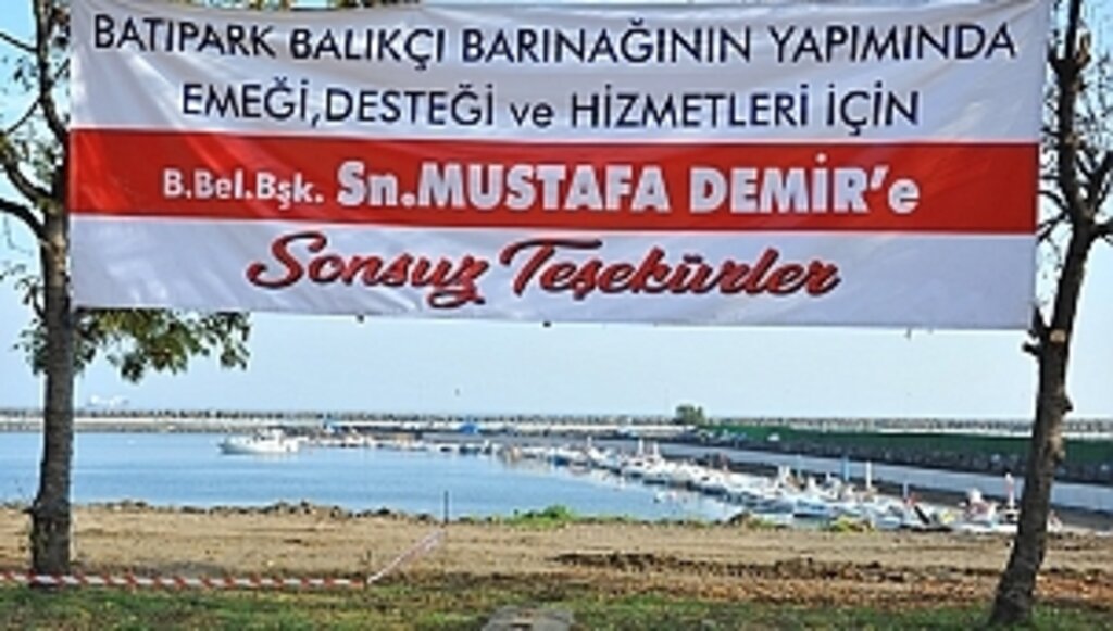 Başkan Demir'e Pankartlı Teşekkür