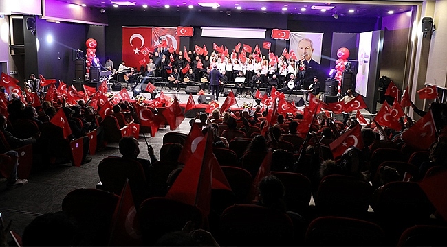Bir Başkadır Benim Memleketim Eserinde Türk Bayrakları Dalgalandı