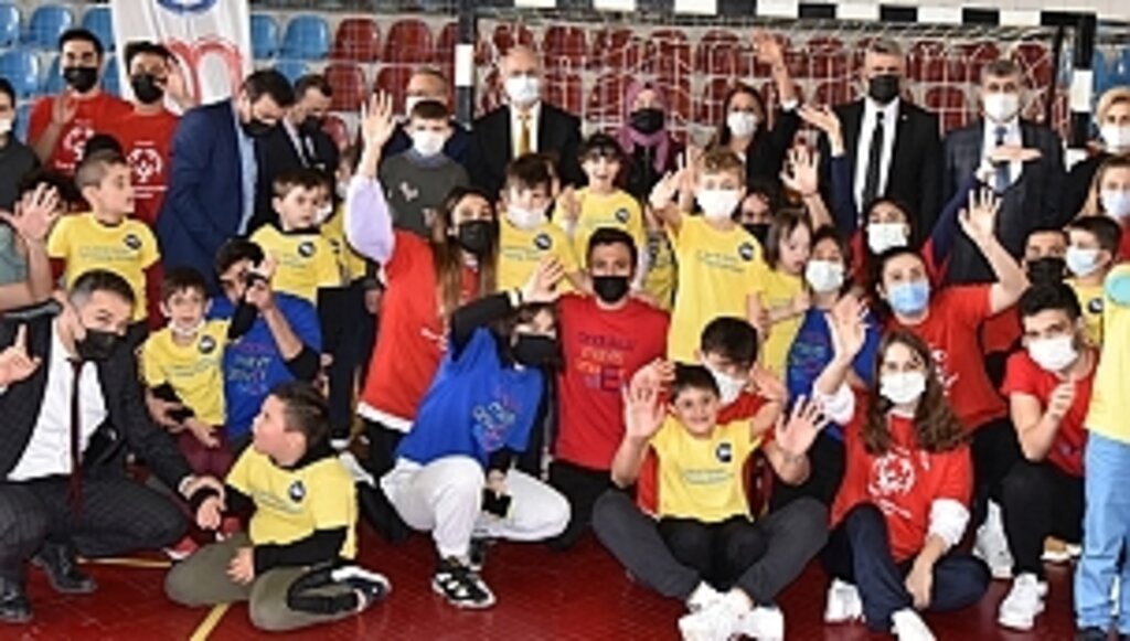 Dünya Engelliler Günü Çocuklar Spor Yaparak Eğlendi