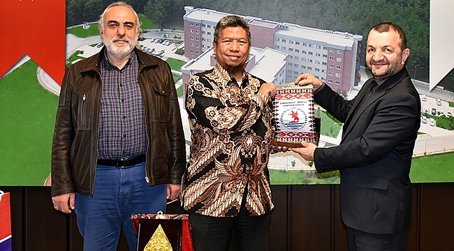 Endonezya Biru Marmara Grup CEO'su OMÜ'yü Ziyaret Etti