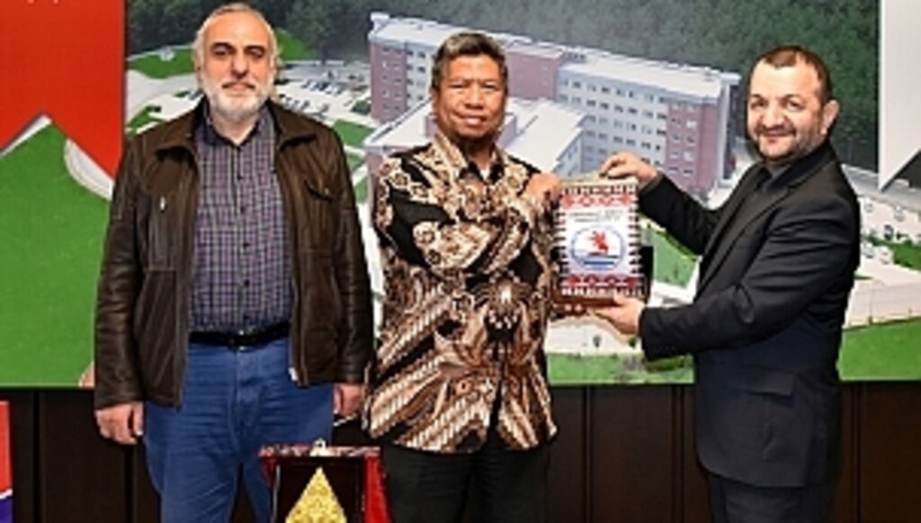 Endonezya Biru Marmara Grup CEO'su OMÜ'yü Ziyaret Etti