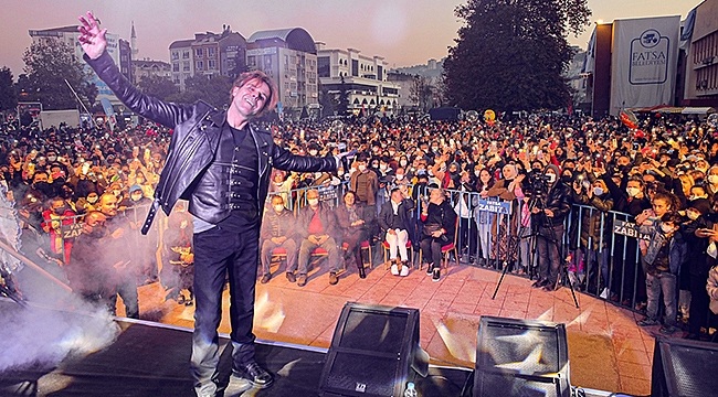 Fatsa Hamsi Festivalinde Soner Arıca Rüzgarı