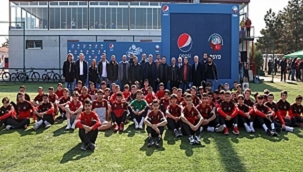 Futbolun Efsaneleri Eskişehir'deydi