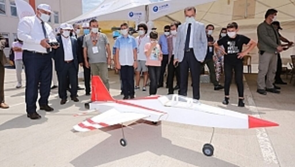 Gençleri Geleceğe Hazırlıyoruz