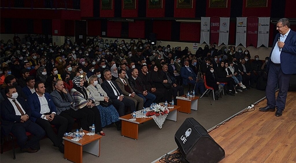 Yazar Av. Hayati İnanç'tan "Can Veren Pervaneler" Konferansı