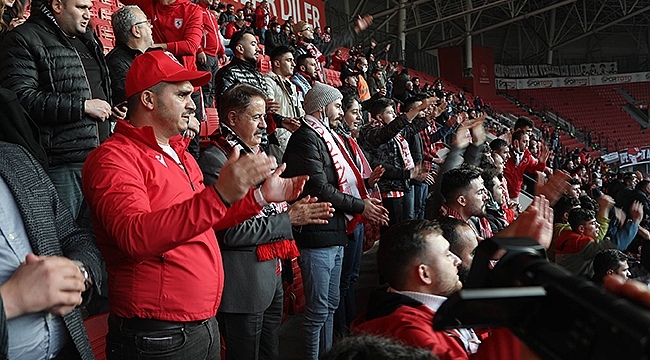 Başkan Deveci'den Samsunspor'a Tribünden Destek