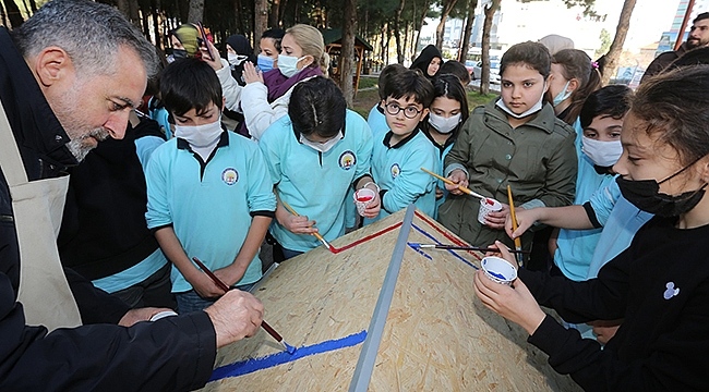 Çocuklar Başkan Sandıkçı'yla Hayvan Kulübesi Boyadı