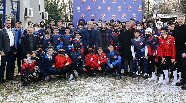 Futbolun Efsaneleri Genç Futbolseverlerle Ankara'da Buluştu