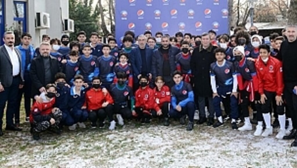 Futbolun Efsaneleri Genç Futbolseverlerle Ankara'da Buluştu