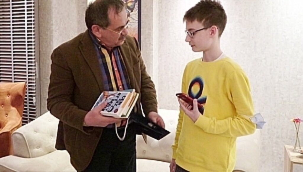 Hediyeler Başkan Demir'den 