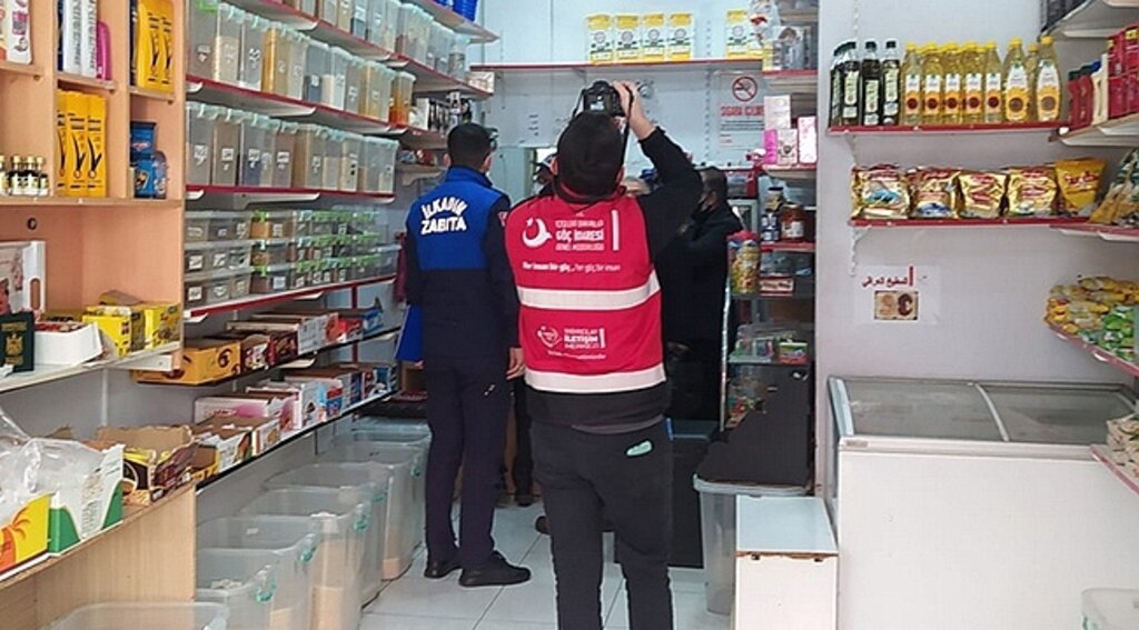 İlkadım'da Bozuk Ürünler, Uygunsuz Tabelalar, İzin Ruhsatları Mercek Altına Alındı