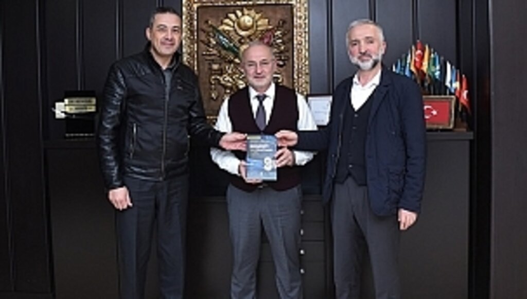 Prof. Dr. Mustafa Aktaş, Kitabını Rektör Ünal'a Takdim Etti