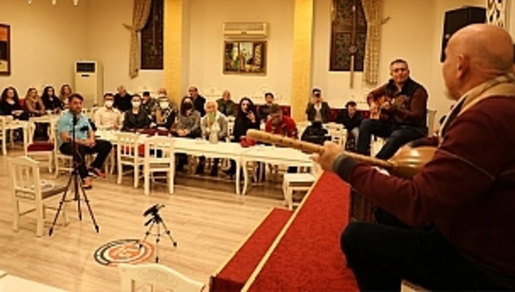 Âşık Obalı'nın Şiiri Geceye Damgasını Vurdu