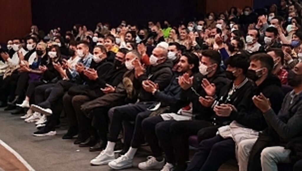 'Çetin Ceviz' Tiyatro Oyununu İzlediler