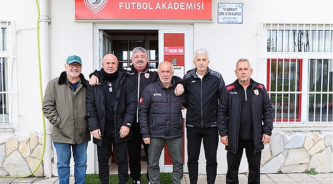 Eski Futbolculardan Futbol Akademisine Ziyaret