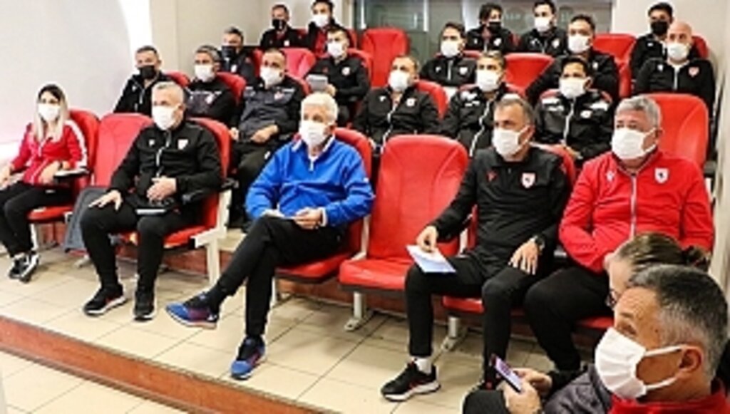 Futbol Akademi Antrenörlerine Seminer