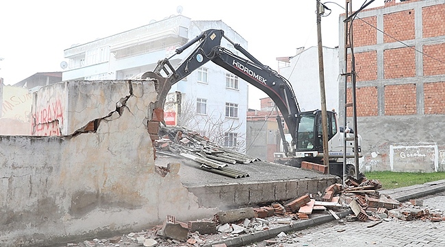 İlkadım'da Metruk Binalar Yıkılıyor!...