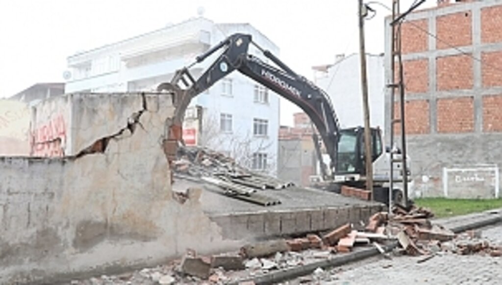 İlkadım'da Metruk Binalar Yıkılıyor!...