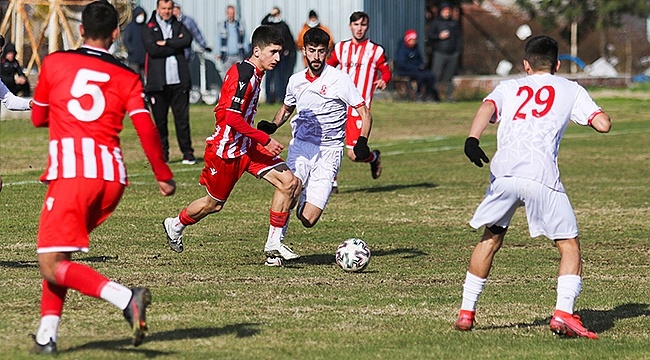 Samsunspor U19 takımı, Balıkesirsspor U19'u 2-1'le Geçti