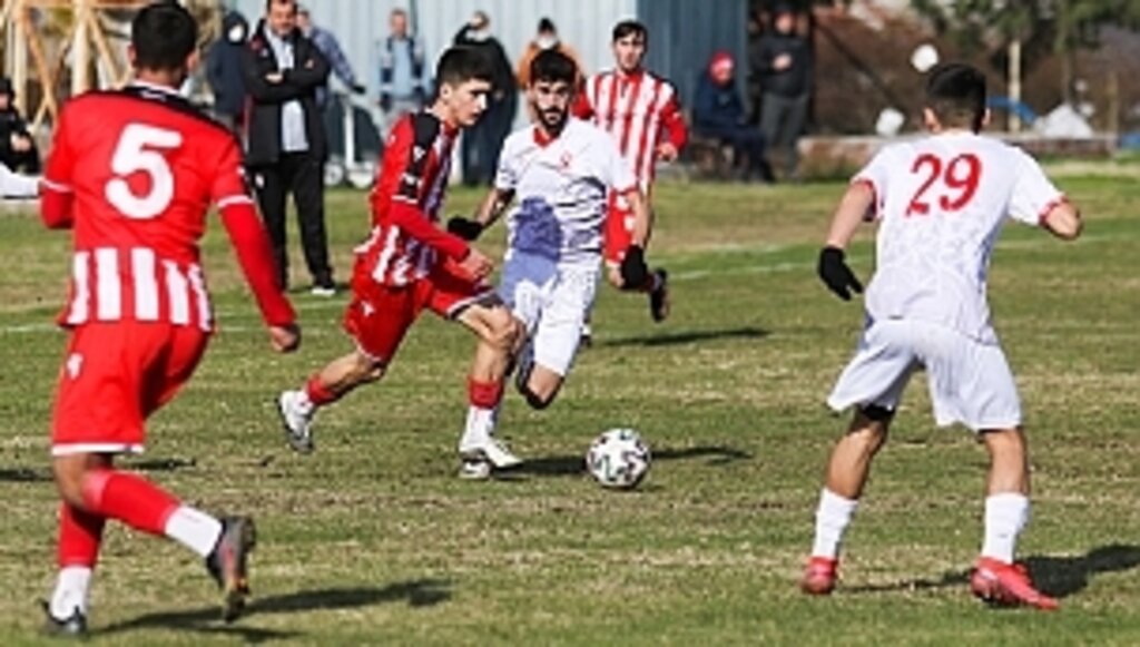 Samsunspor U19 takımı, Balıkesirsspor U19'u 2-1'le Geçti