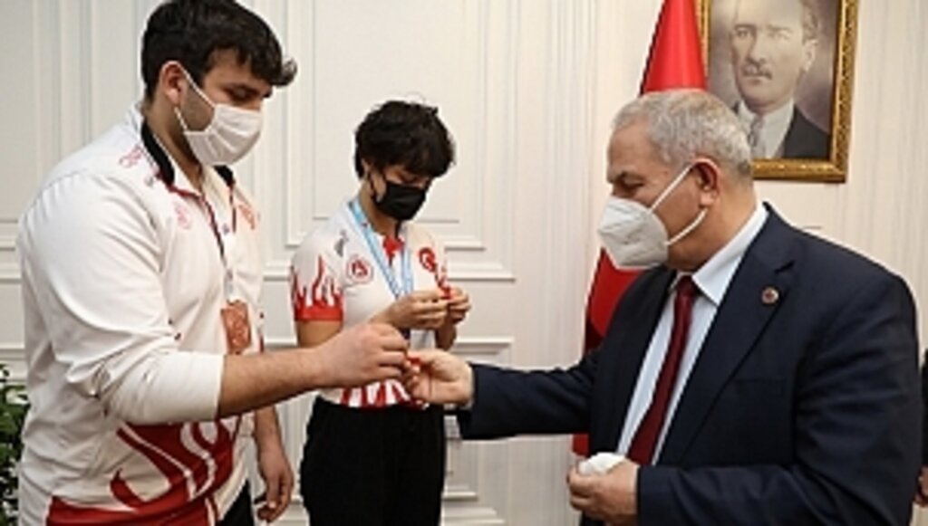 Altın Madalya Heyecanını Başkan Demirtaş'la Paylaştılar