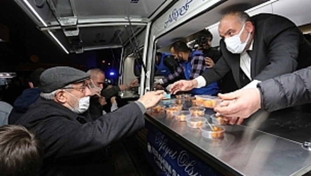 Başkan Sandıkçı "Nohutlu Pilav" İkram Etti