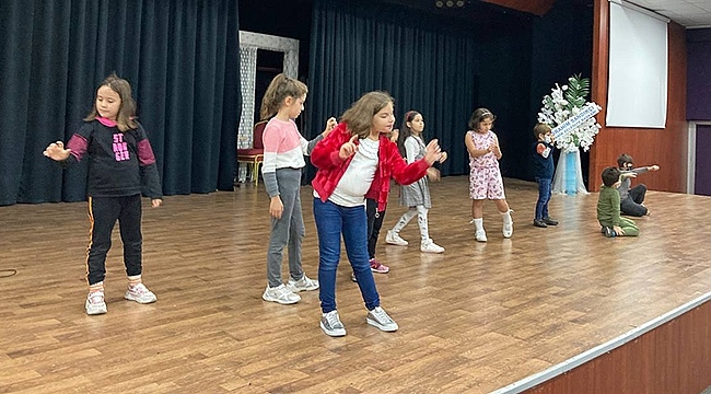 Canik'teki Genç Tiyatrocuların Oyun Heyecanı Artıyor