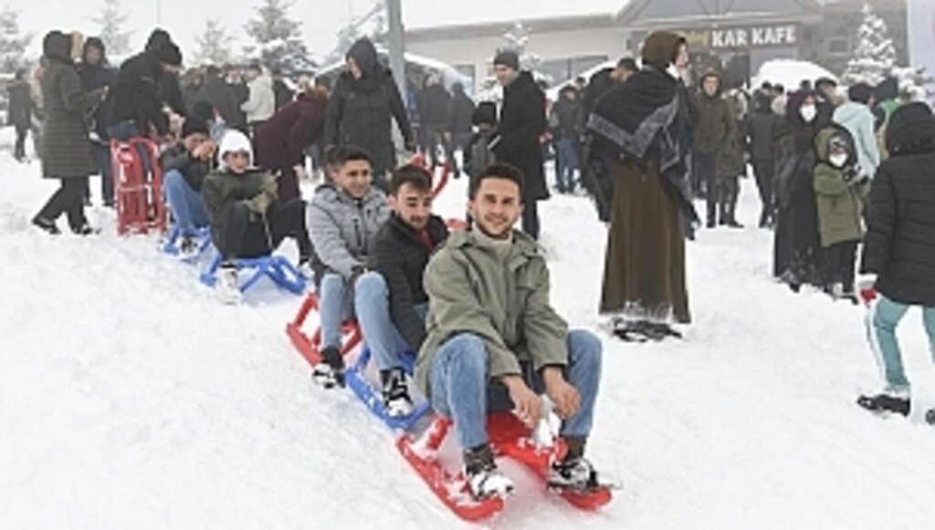 Öğrenciler Akdağ'da Kayak Keyfi Yaptı