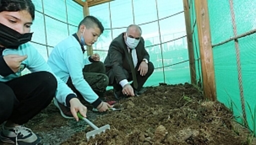 Öğrencilerle "Yerli Tohum" Ekimi Yaptı