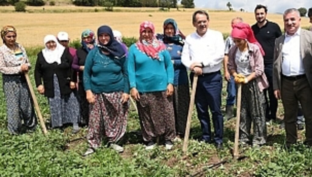 Büyükşehir Çiftçinin Yüzünü Güldürdü
