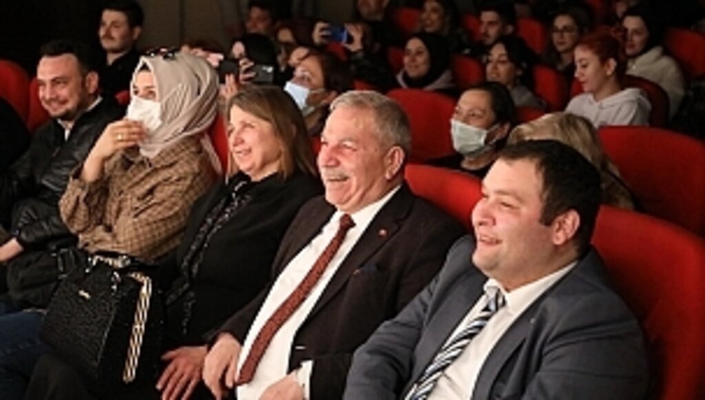 İlkadım'da Dünya Tiyatrolar Günü Kahkahalarla Kutlandı