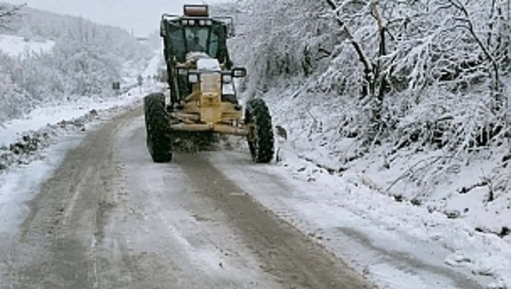 İlkadım'da Karla Kapanan Yollar Ulaşıma Açılıyor